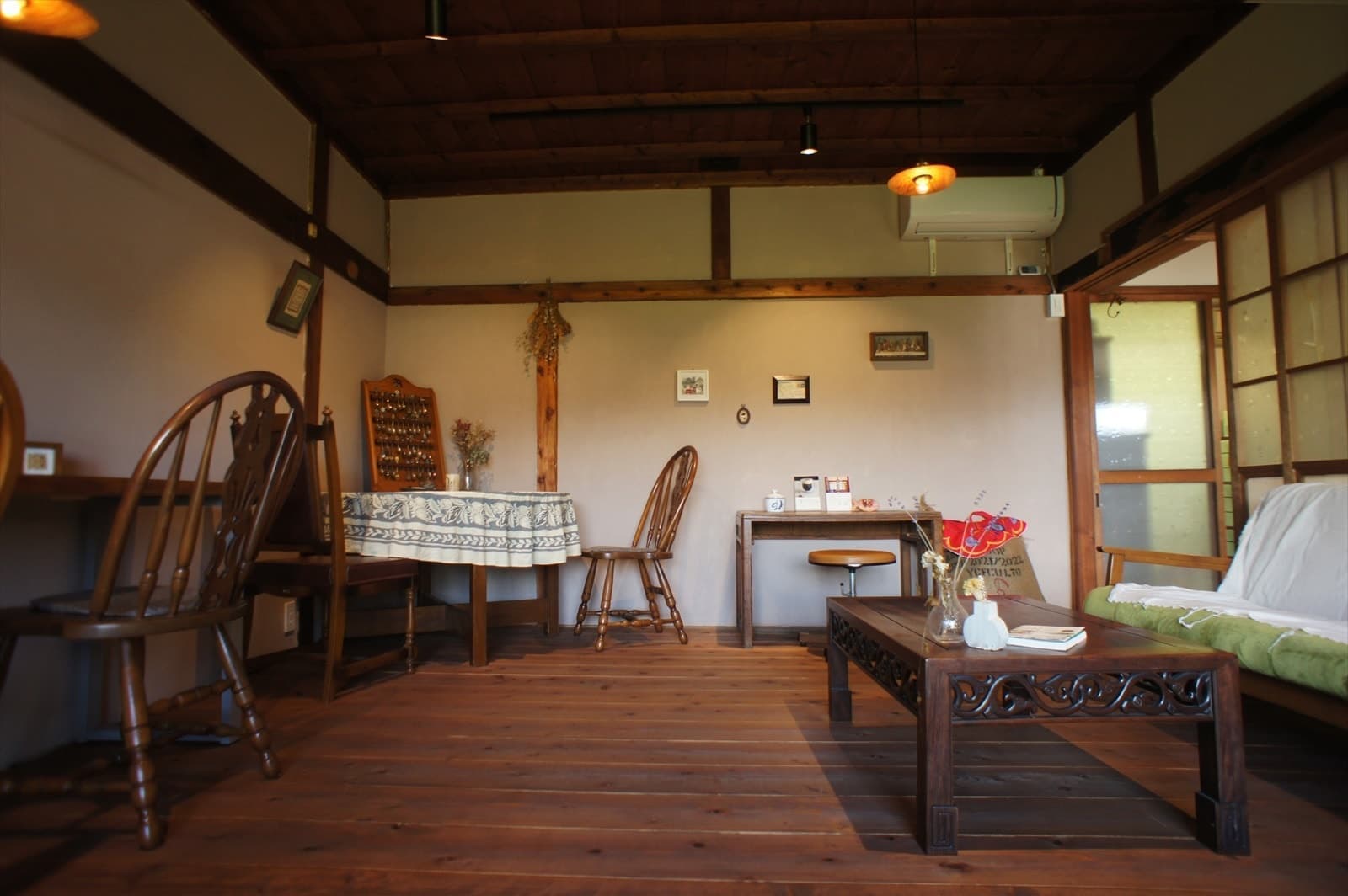 コーヒーと家具のお店「hajimari」ハジマリ