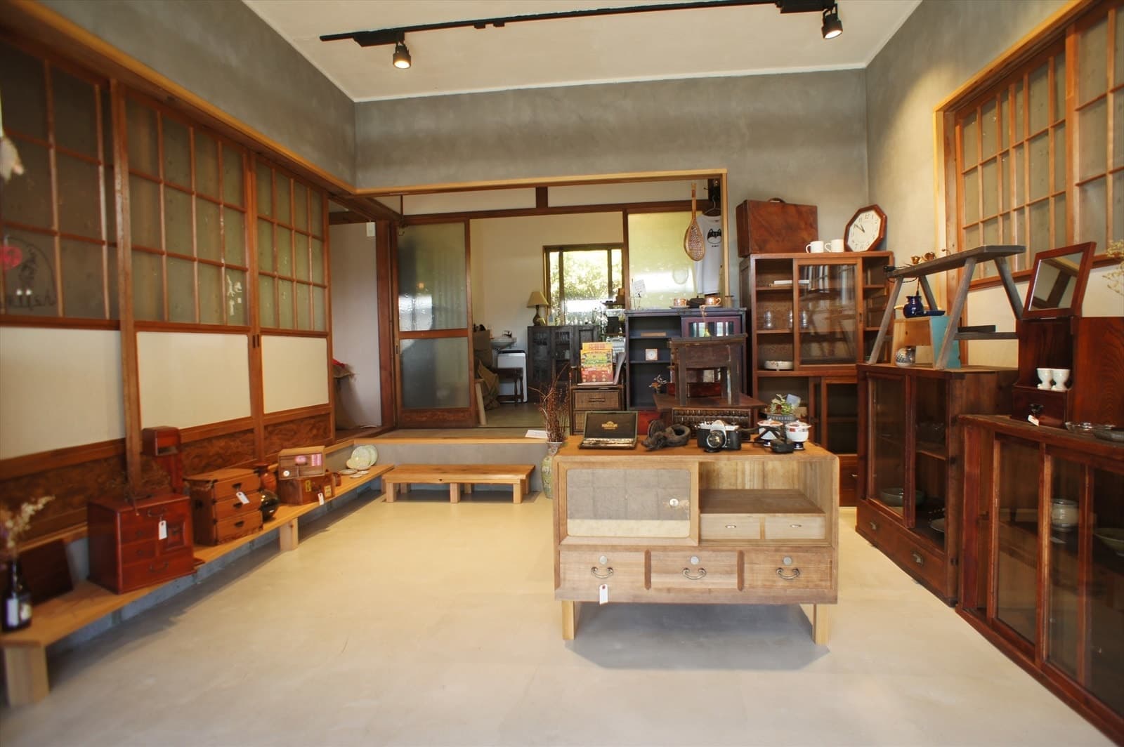 コーヒーと家具のお店「hajimari」ハジマリ